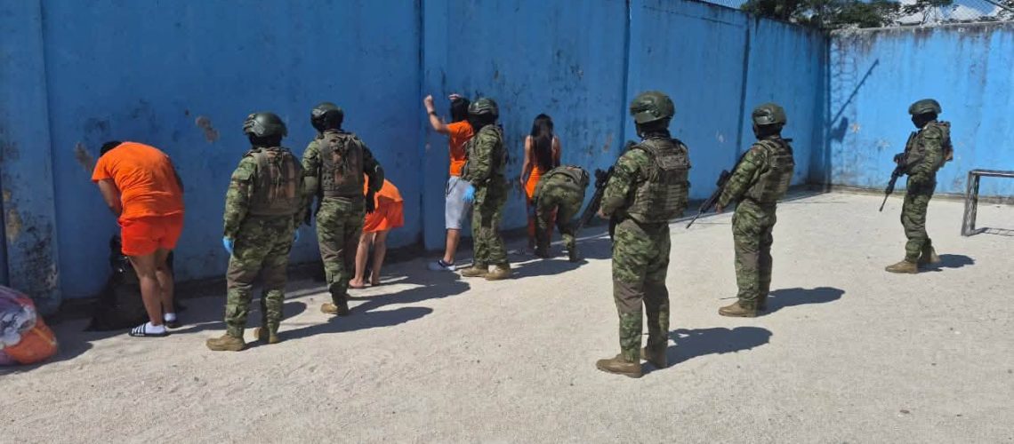 CARCEL MUJERES